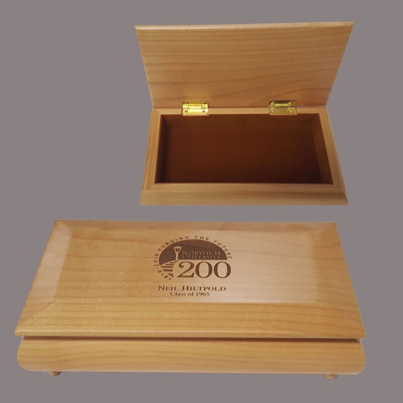 Alder box with feet in 2 sizes — Vermont Awards & Engraving