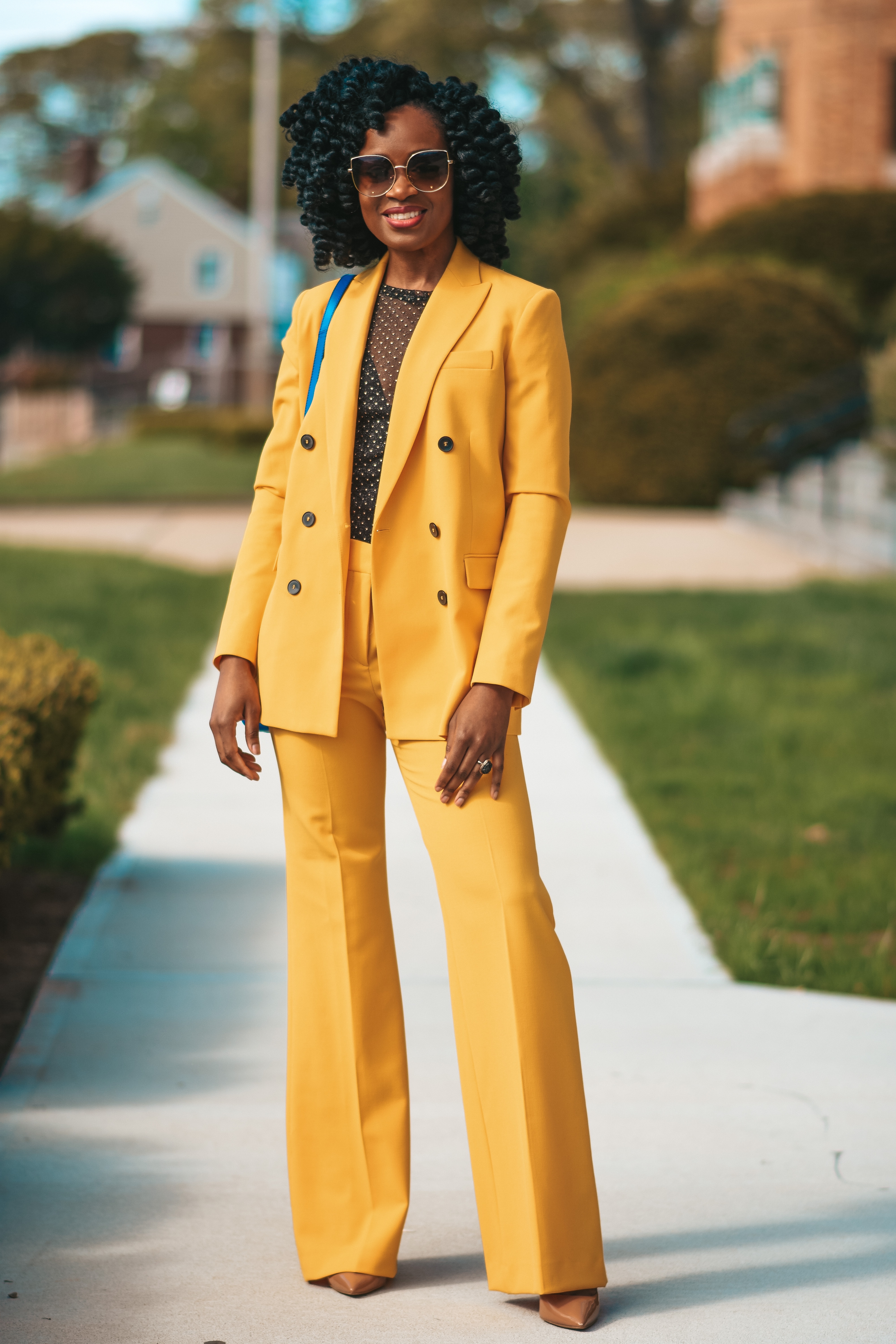 How to style a yellow suit - VERSICOLOR 