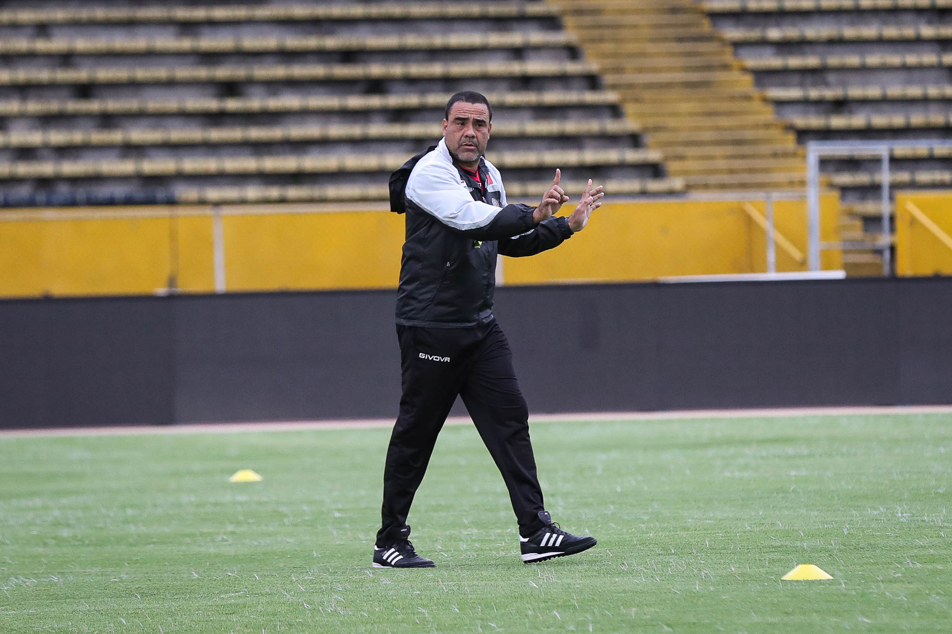 Leo González anticipa un partido difícil ante Ecuador por el «tema