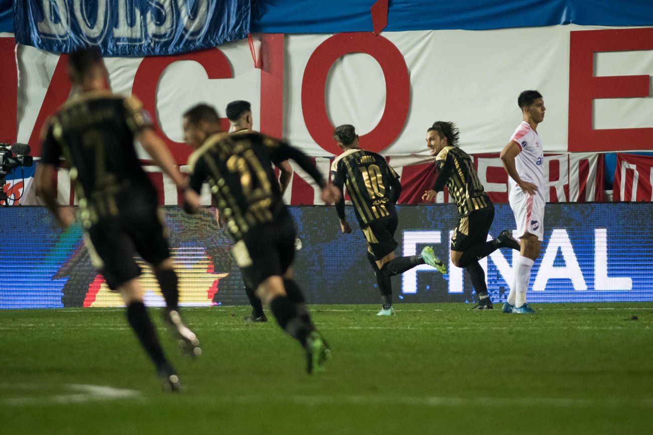 Versus / Peñarol dio el golpe en el clásico uruguayo por Copa Sudamericana