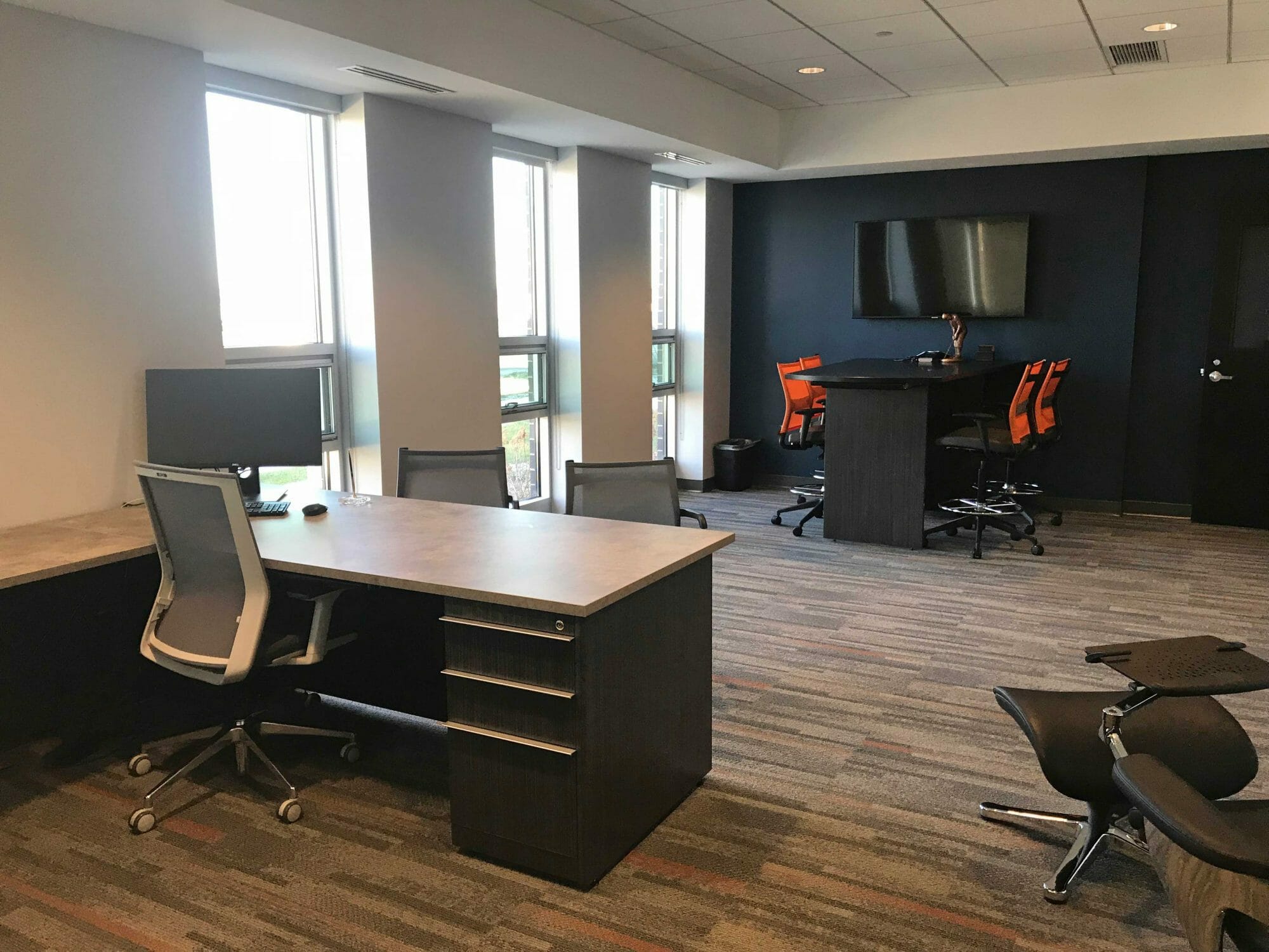 ARROW ROAD CONSTRUCTION Vertical Interior Design