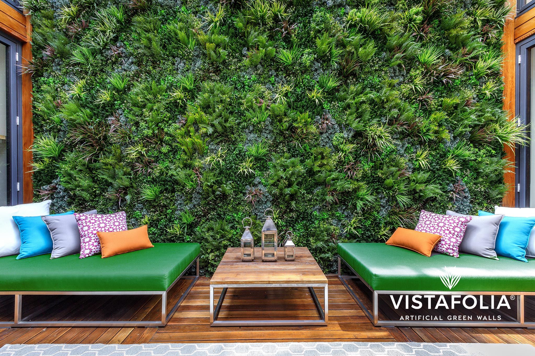 Vertically Green Artificial Green Walls from Vistafolia