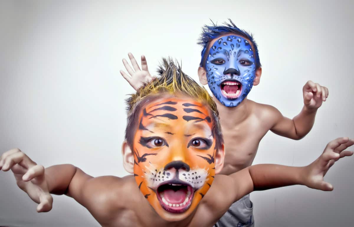 11 Best Body Paints For Cosplay (MUST READ!)