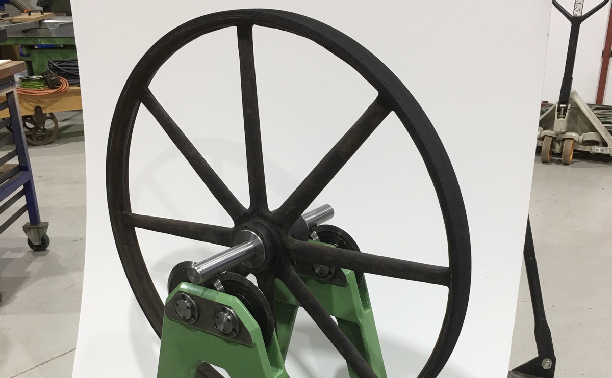 Bandsaw wheel rubber replacement and bandsaw wheel reconditioning