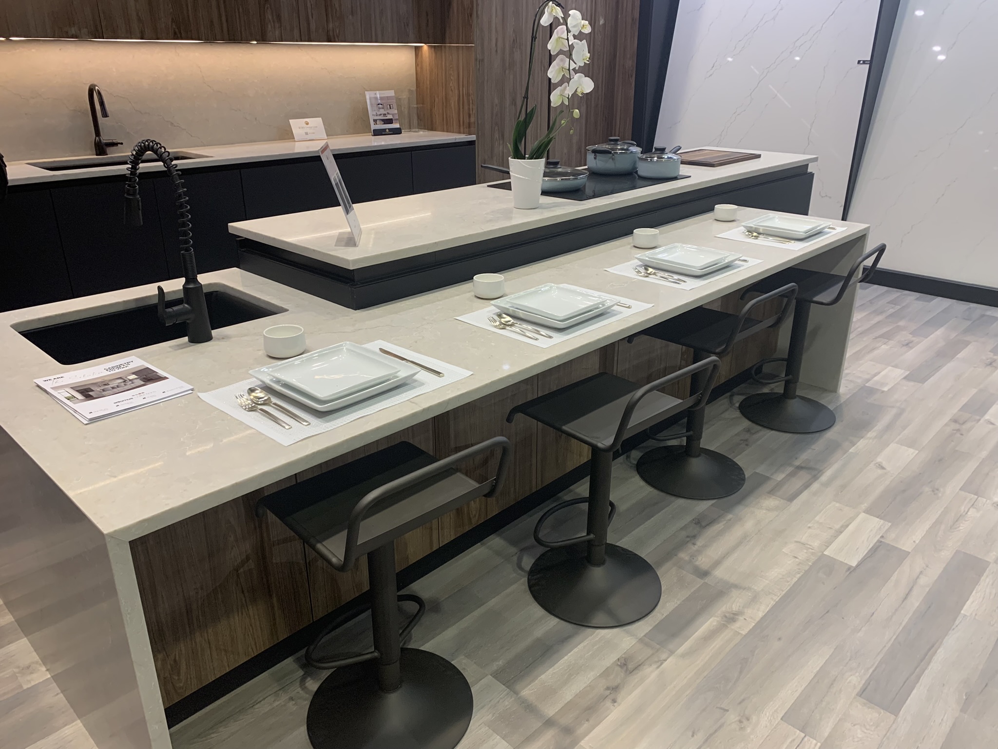 kbis dining bar off back of island