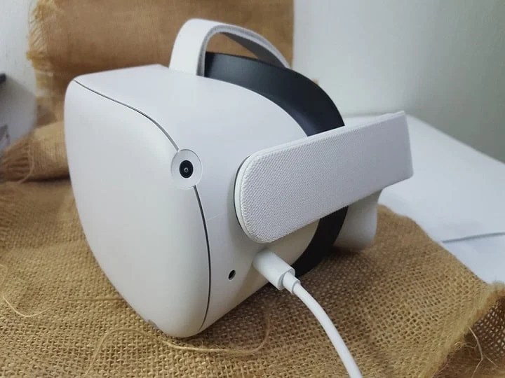 How Long Does It Take for the Oculus Quest 2 to Charge? VGKAMI