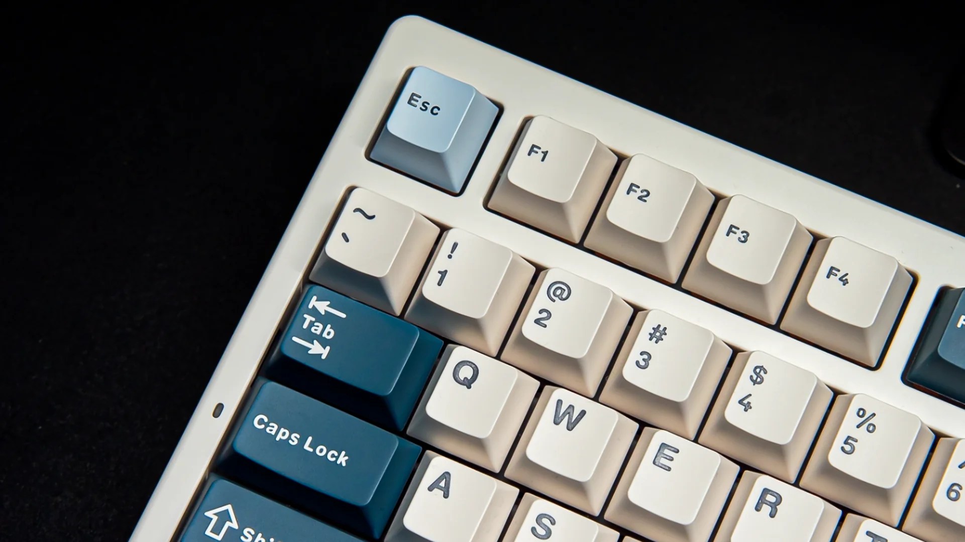 The Logic Behind NonAlphabetical Order on Computer Keyboards