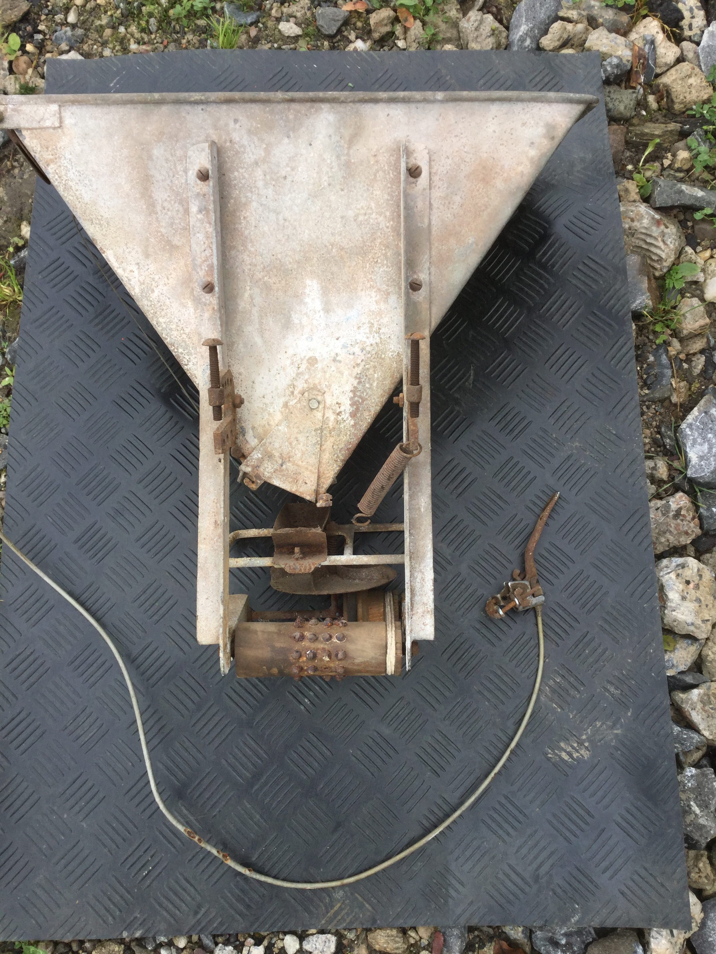 Topic Fairlawn Spreader Vintage Horticultural and Garden Machinery Club