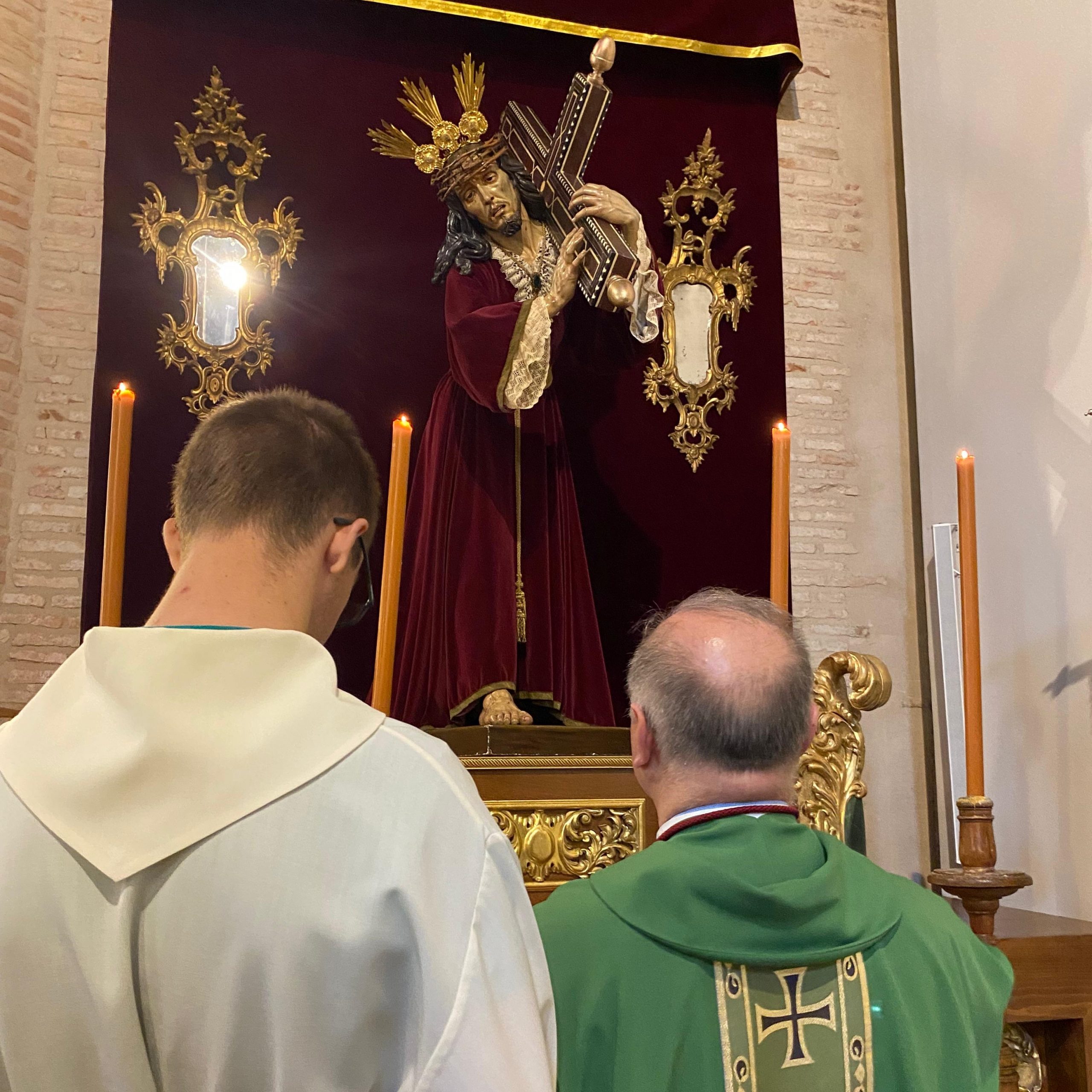 Bendecida la nueva cruz de capilla para Jesús de la Amargura