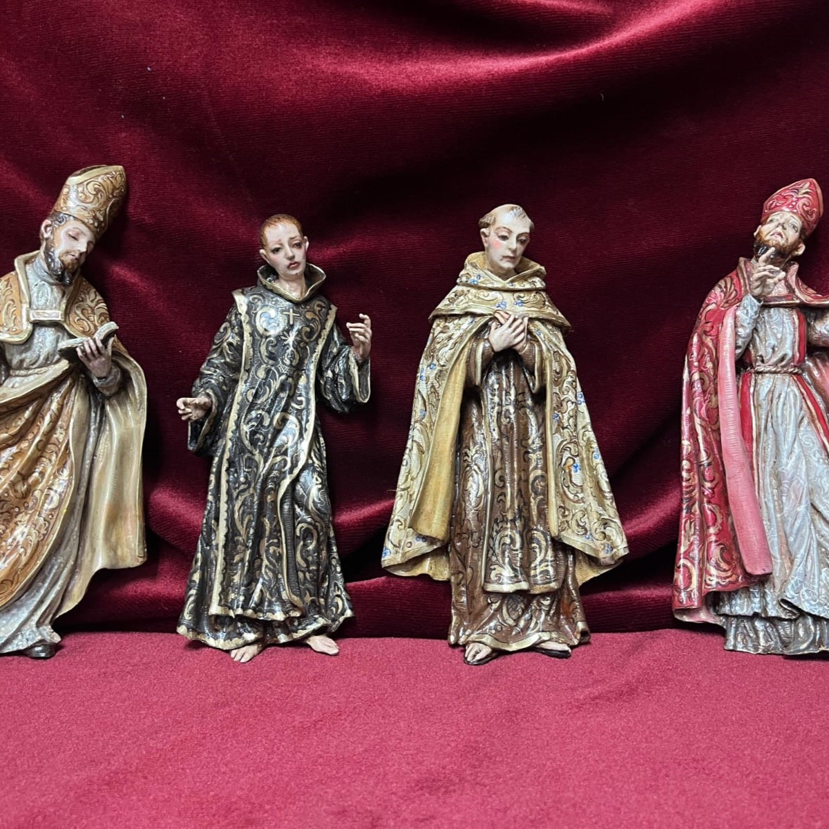 Asenjo culmina las últimas imágenes para el respiradero del paso de Jesús de la Amargura