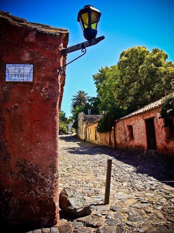 Viaje a Colonia del Sacramento, entre faroles y calles empedradas