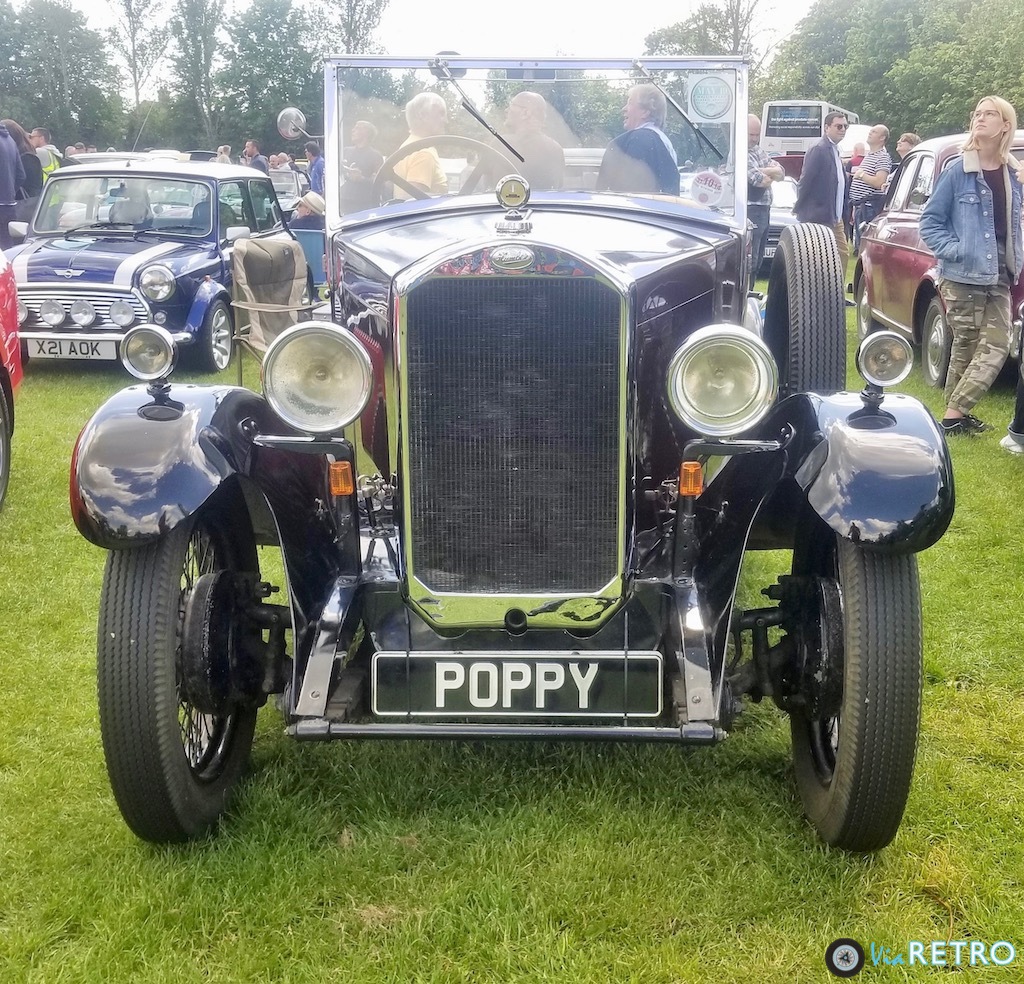 Sunshine and Classics at the Wallingford Vehicle Rally ViaRETRO