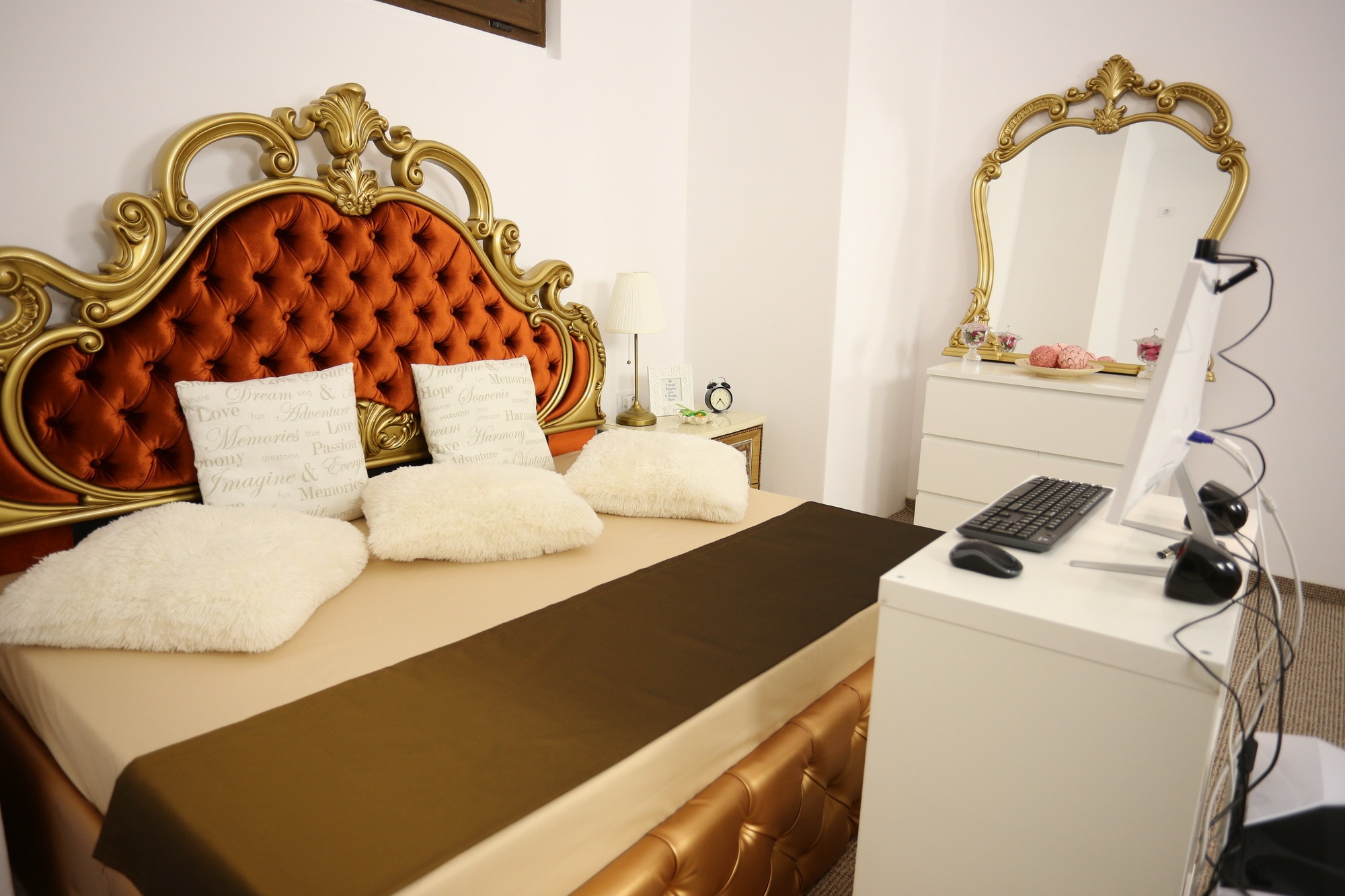 Vibe Studio Angajari Videochat Bacau Eleganta si stil