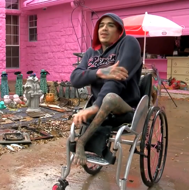 This man paints his entire house pink and his neighbors are not happy