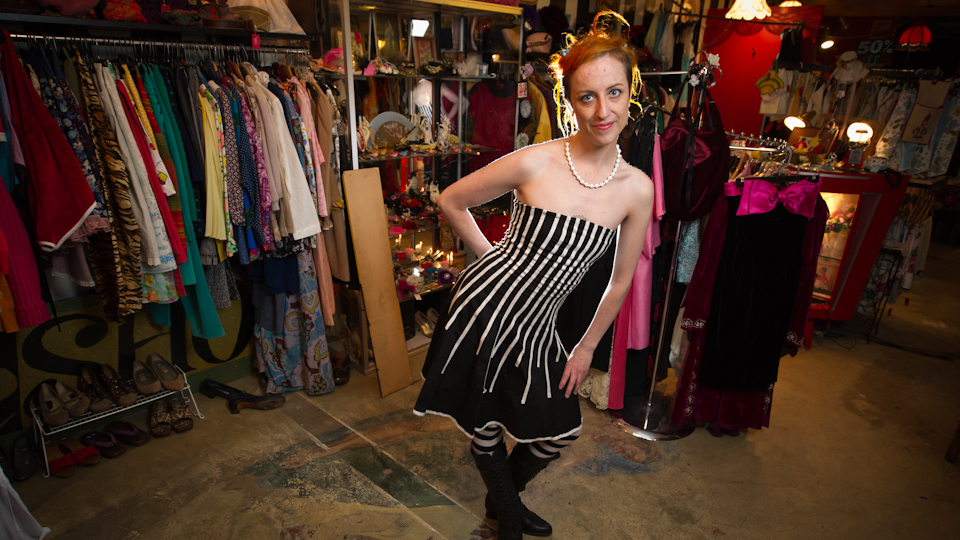 Fashion slave preserves richness of vintage style Vic42