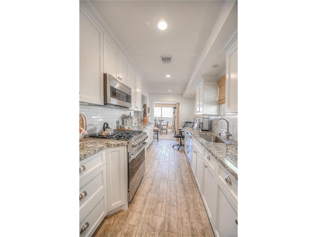 2137 Channel Rd, Newport Beach Vicki Lee