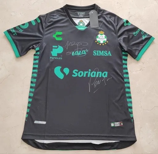 Jersey Santos Laguna 2021 firmada por Jared y Rodrigo Pony