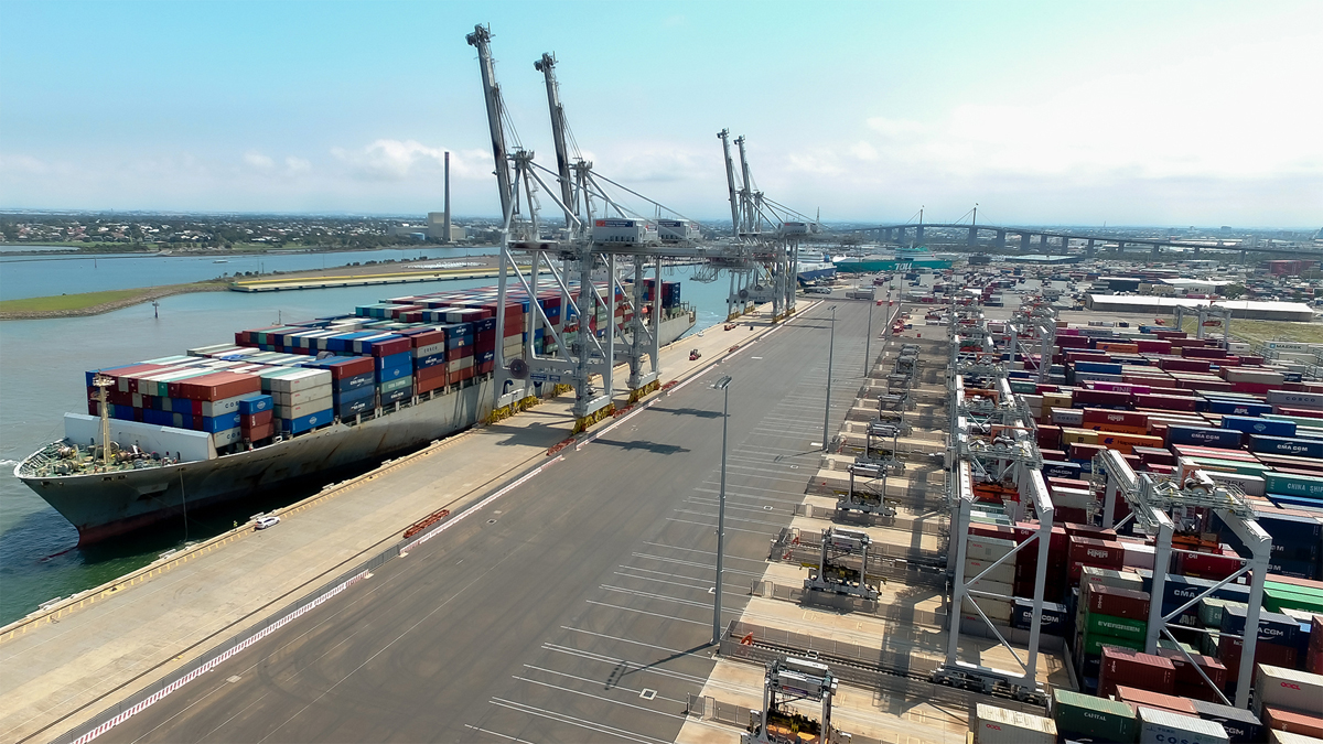International b Dock Port of Melbourne · Vic Piling