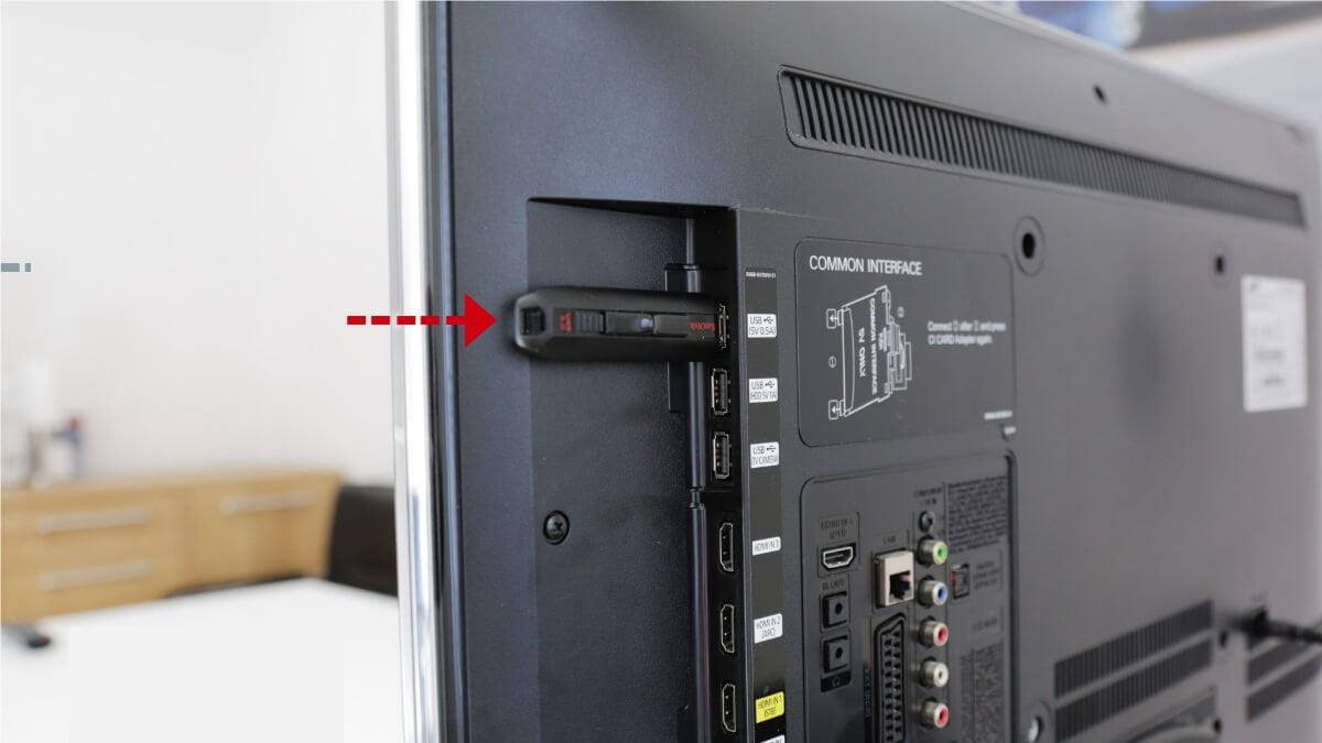 What Can I Use My TVs USB Port For? 5 Great Uses | Vic's Guide