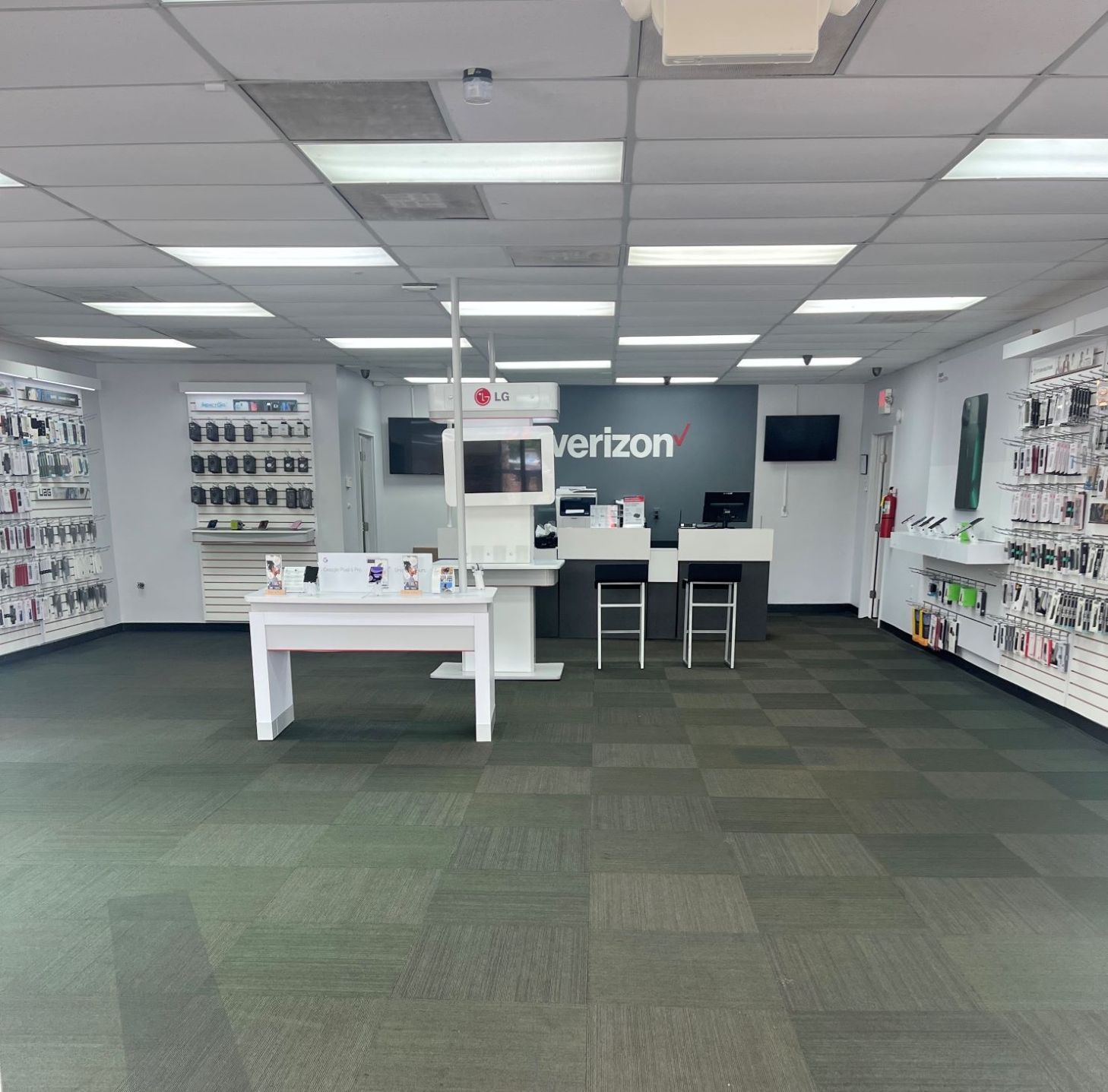 Tucker, Verizon Store