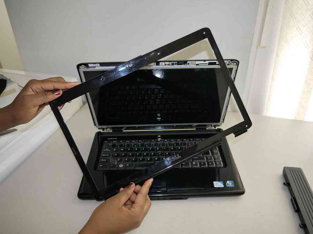 What are the components or parts of a laptop?