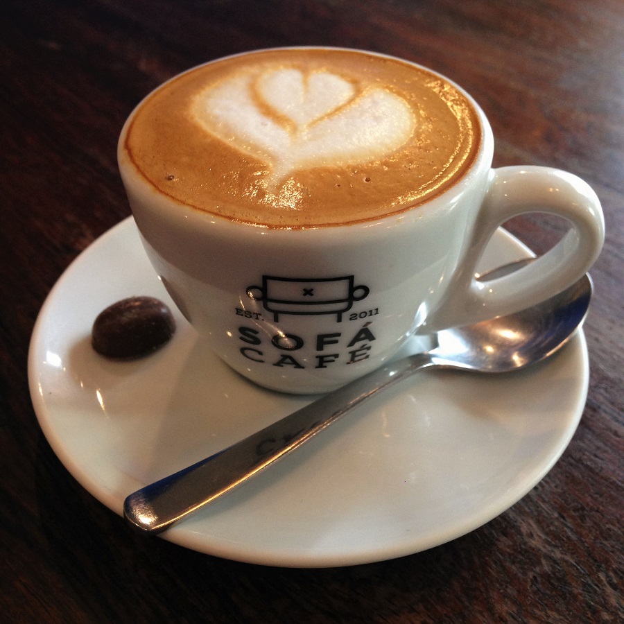 Sofá Café para tomar cafés especiais e se sentir em casa Vida Carioca