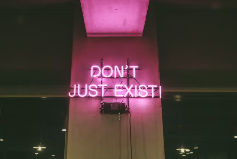 Best Material for Outdoor Signs Enhance Brand With Vida Signs