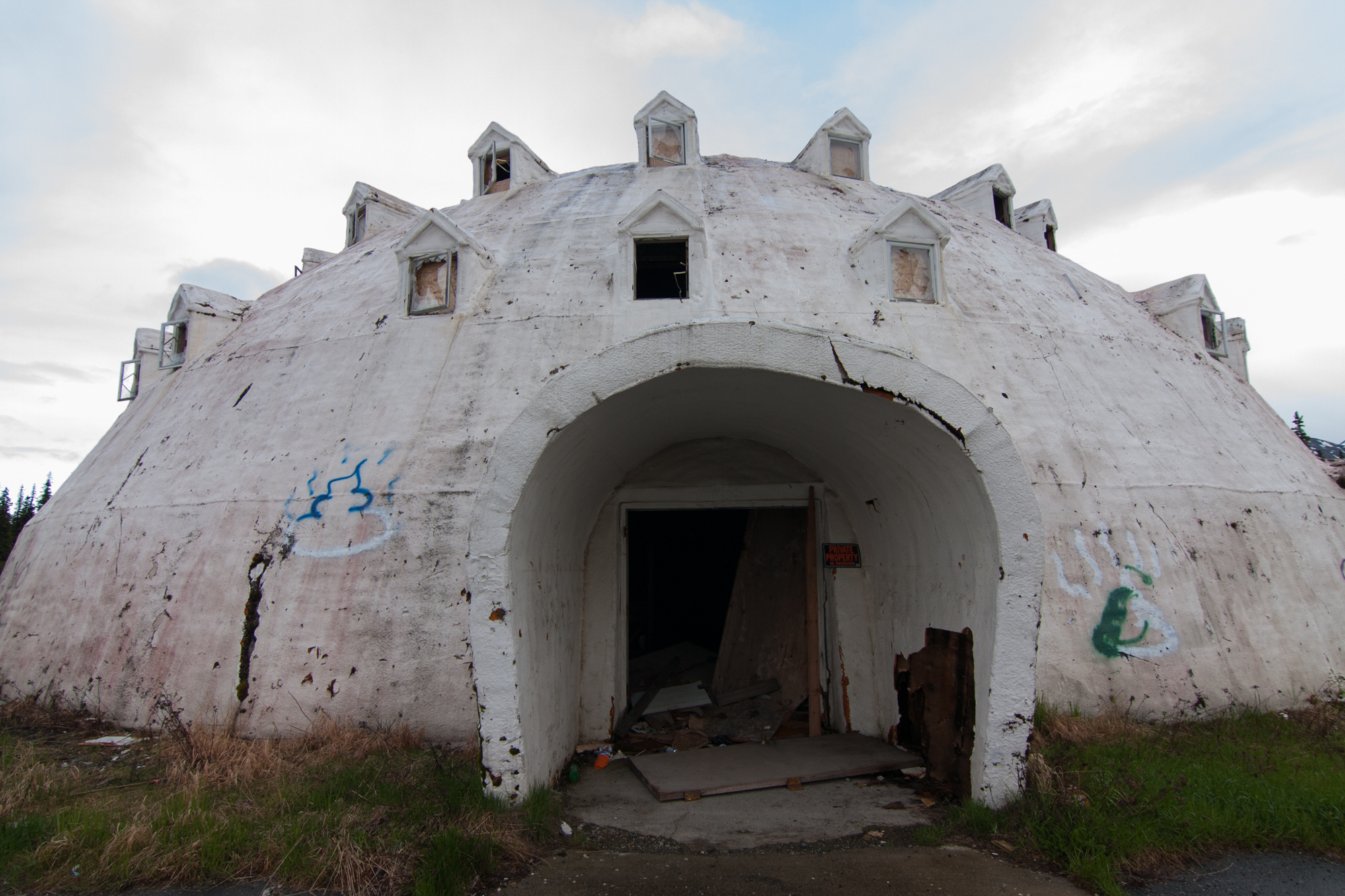 The Sad, UrineSoaked History of Alaska’s Igloo Hotel VICE