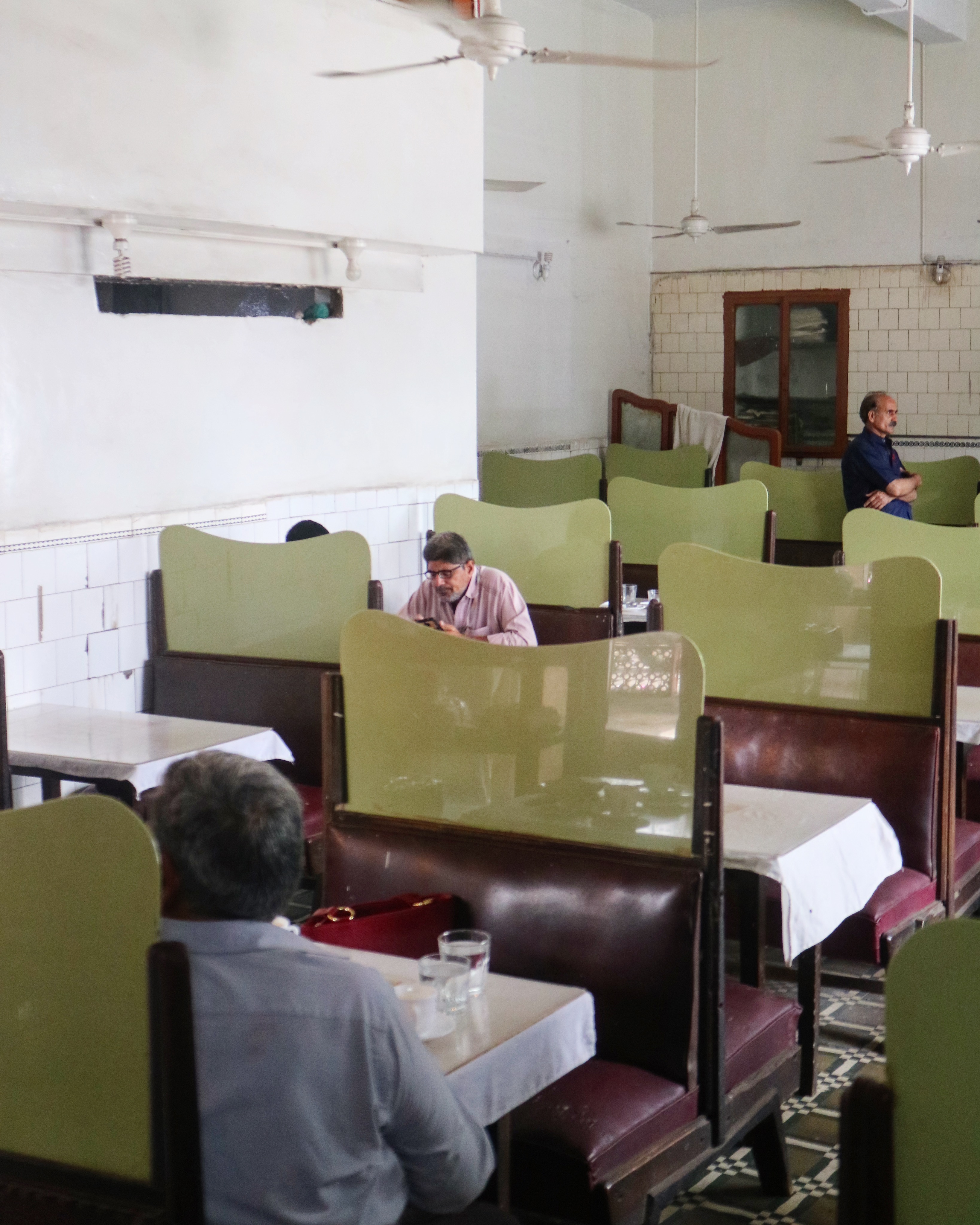 Inside Karachi’s Disappearing Irani Cafes VICE