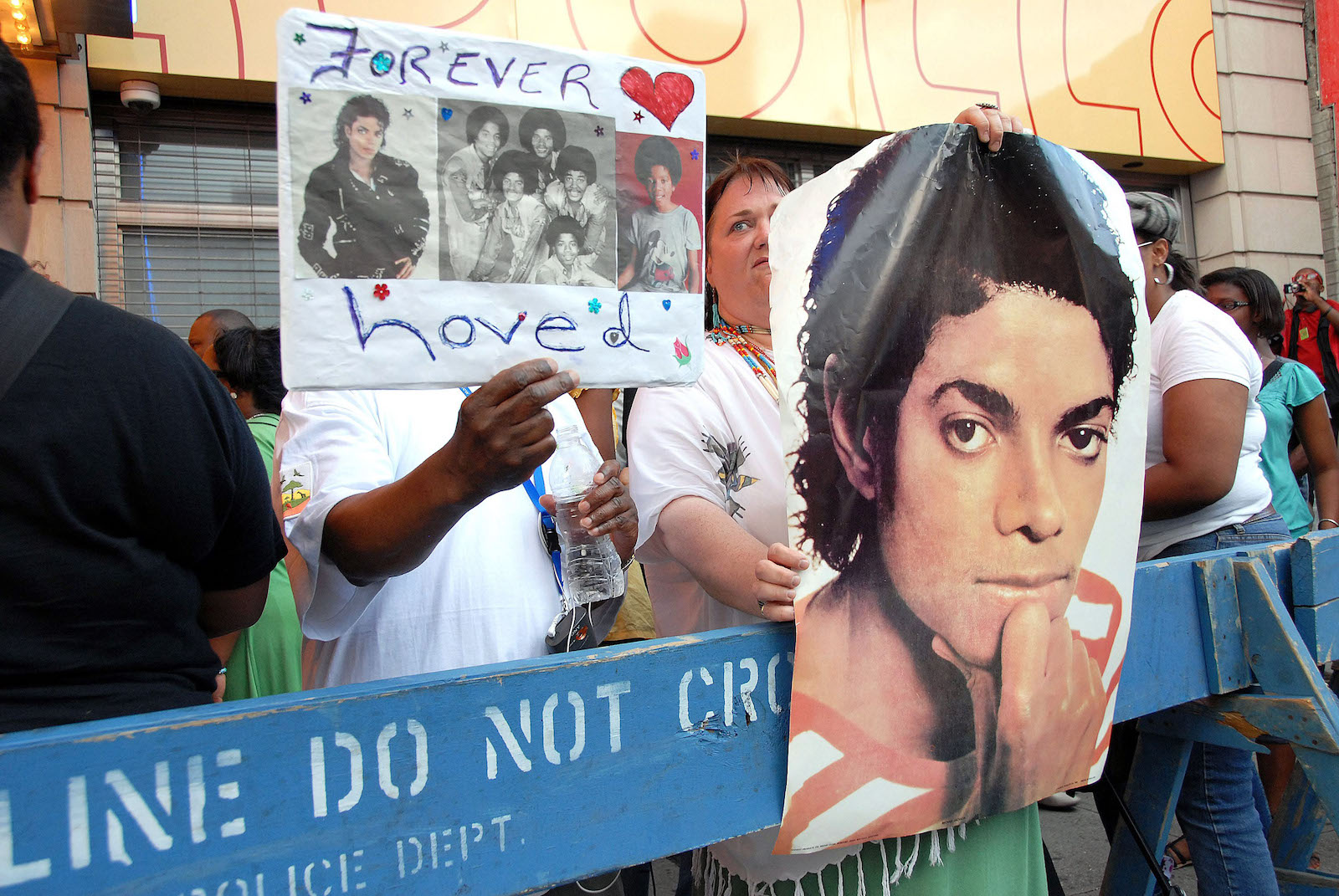 Is Michael Jackson Still Alive? These Fans Think So VICE
