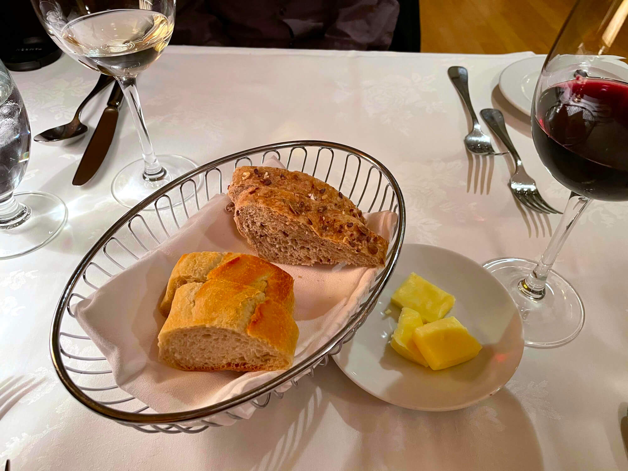 Le Crocodile Restaurant Francais Vancouver