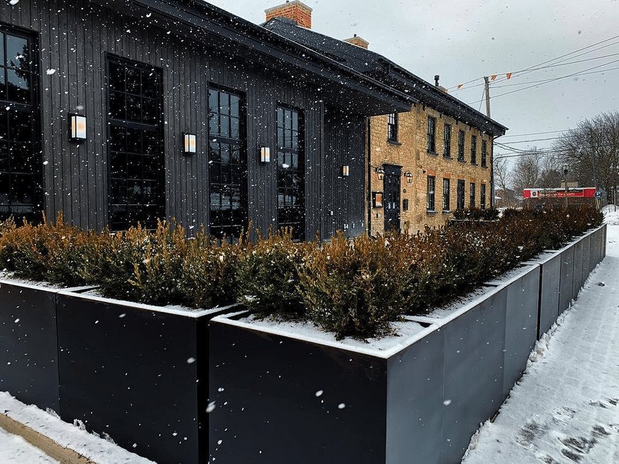 5 Ideas For Outdoor Planters + All You Need To Know About The Most Durable Outdoor Planters