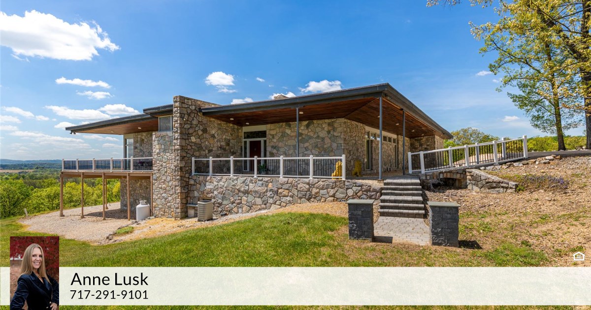 1215 W Leesport Rd, Leesport, PA 19533