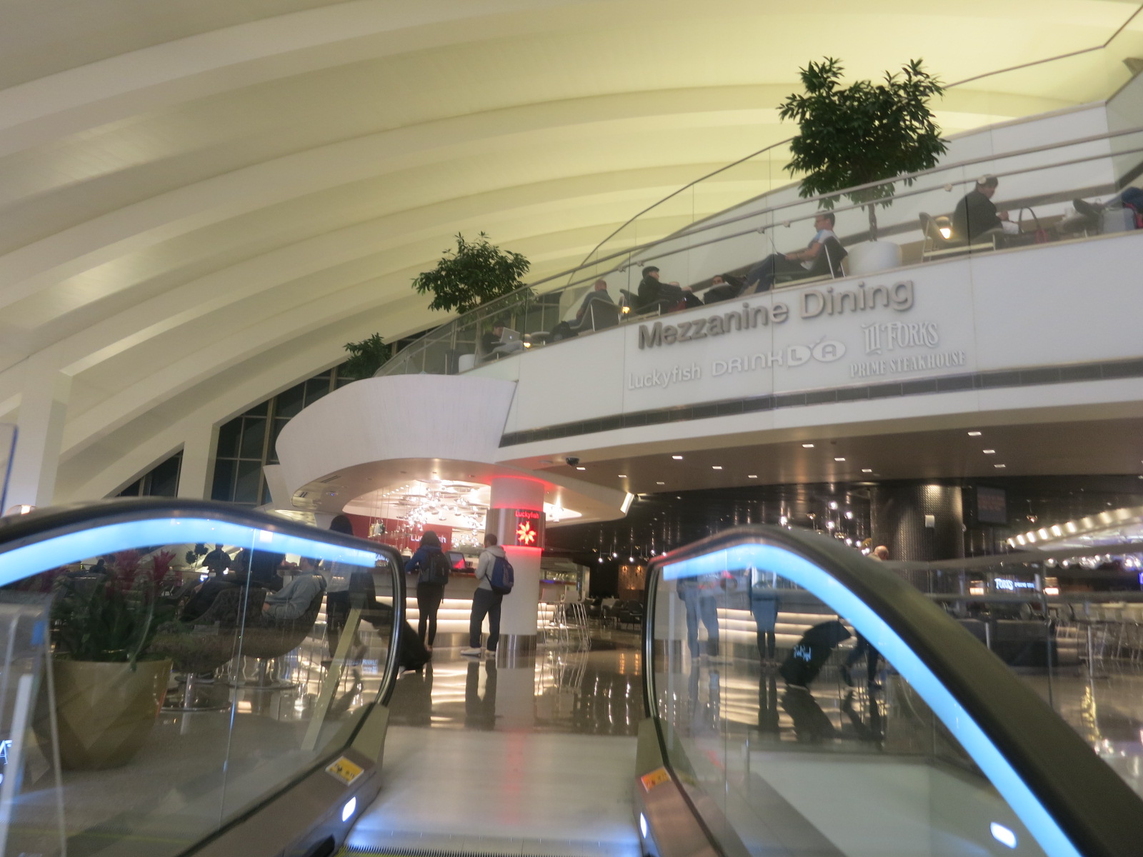 Inside the New Oneworld Lounge at LAX's Tom Bradley International