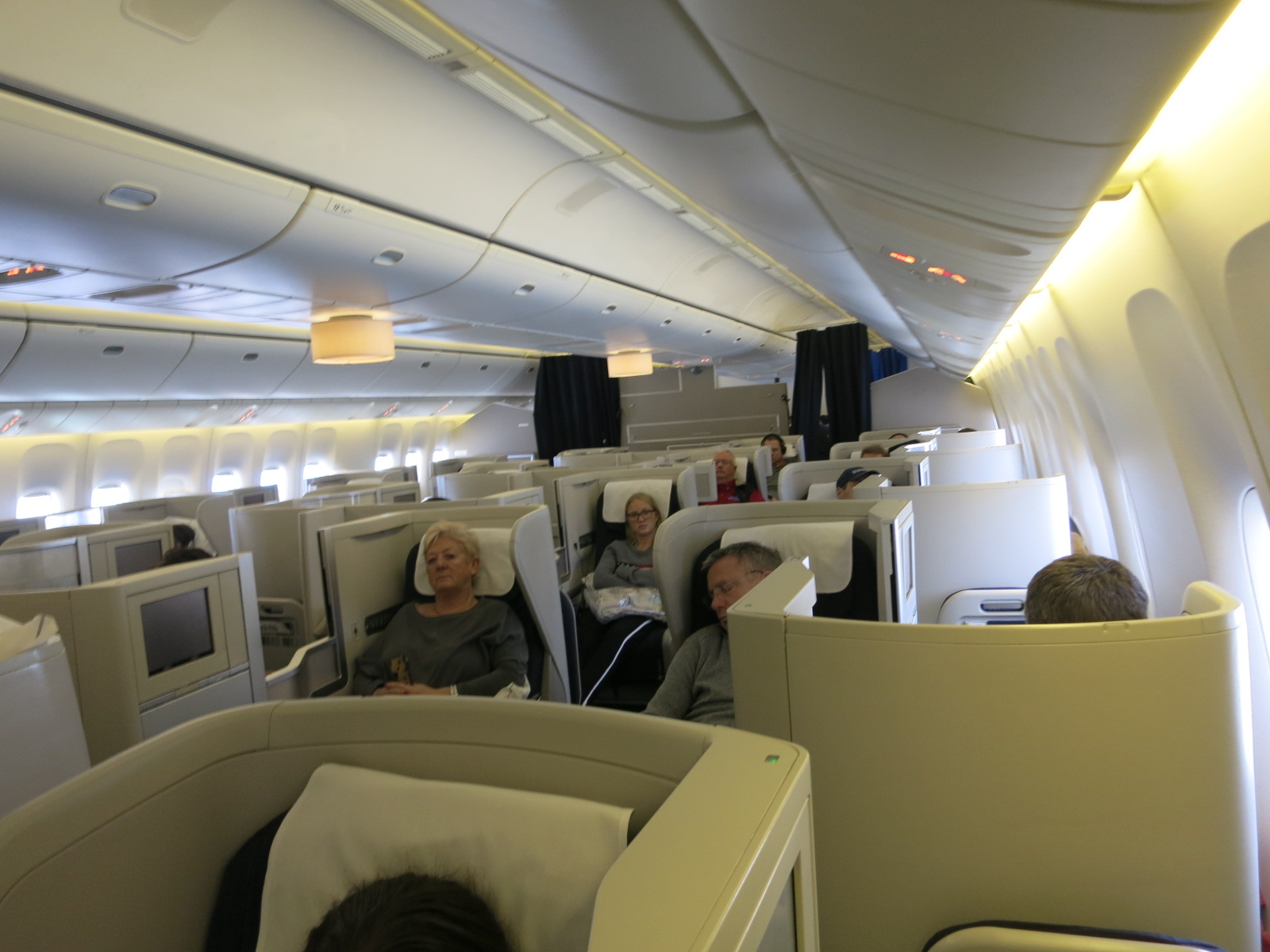 Which is Better American Airlines vs British Airways Business Class