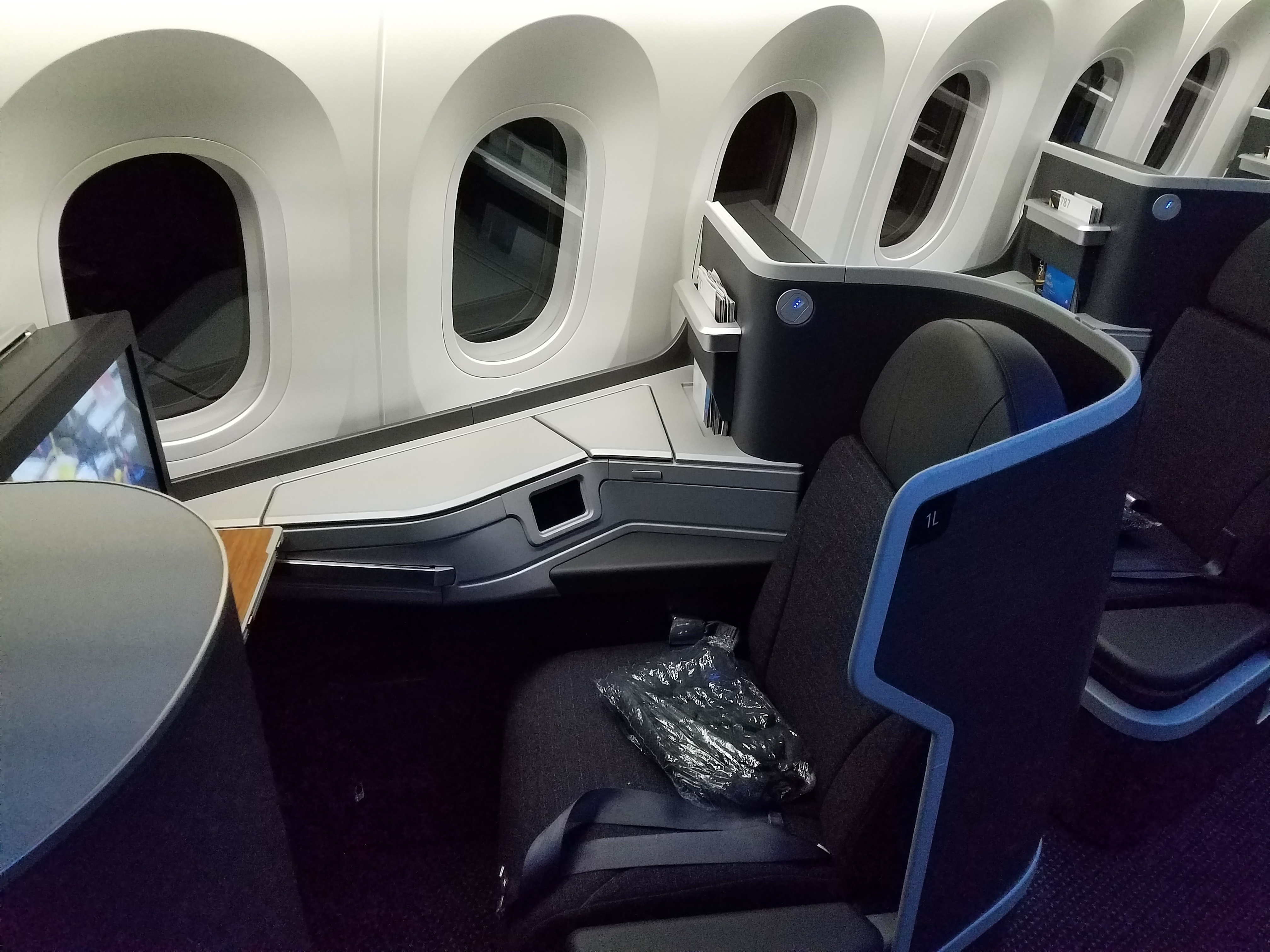 How Wide Are American Airlines First Class Seats