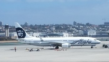 alaska airlines plane