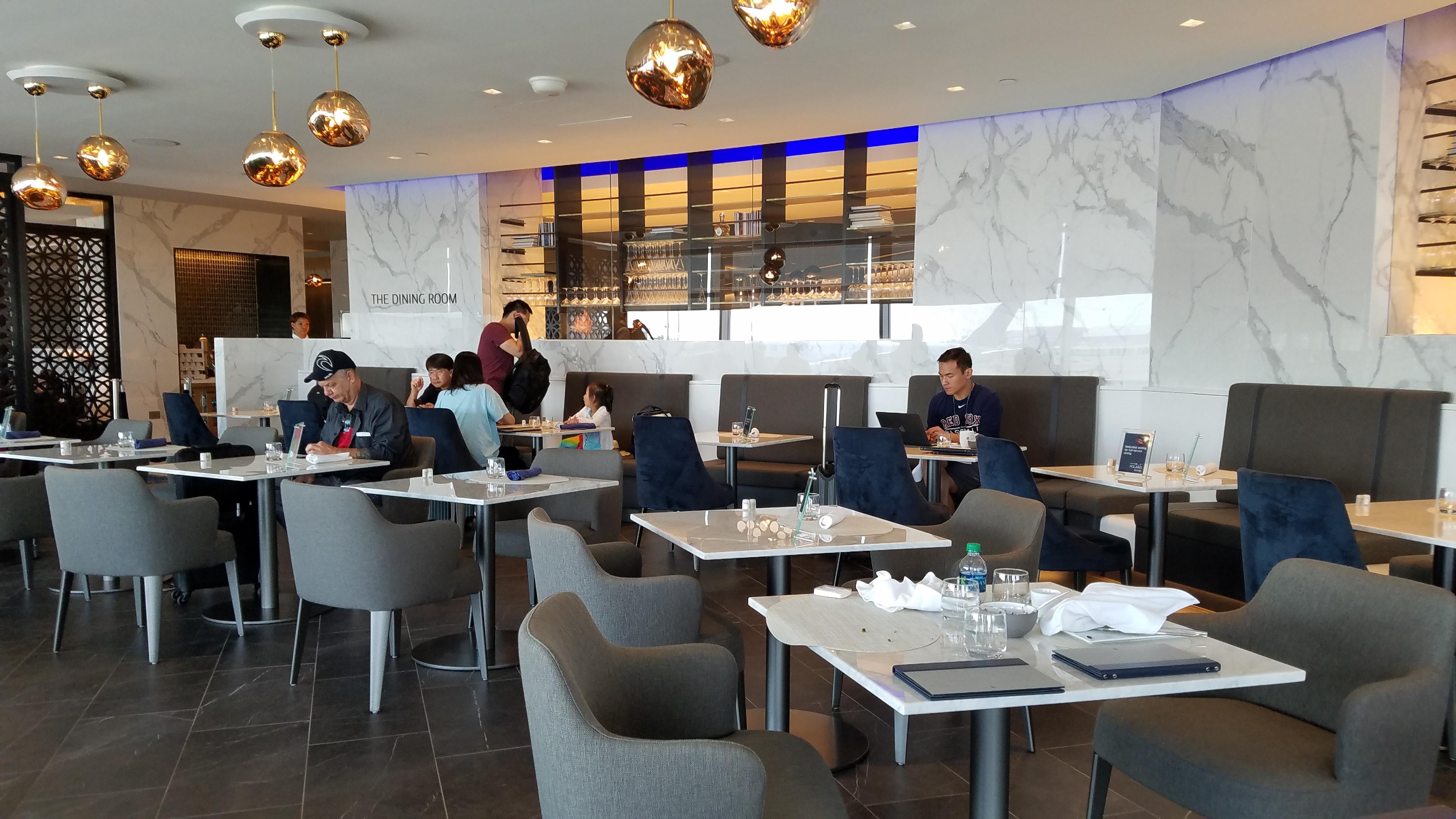 United Airlines Just ReOpened Several Clubs, Has A Schedule For Re