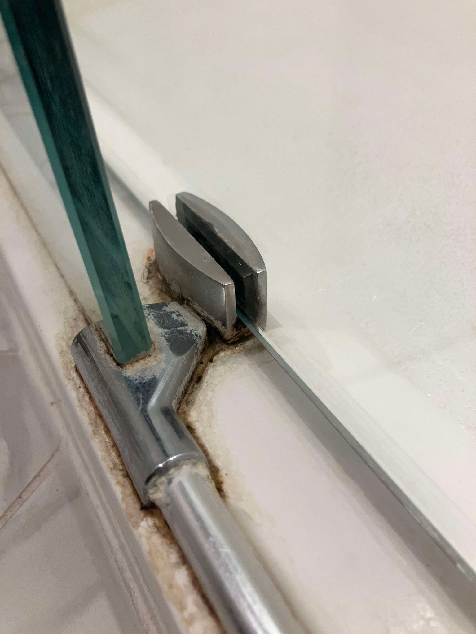 Mold, Grime, And A 400 Price Tag Marriott Manager’s Shocking Response