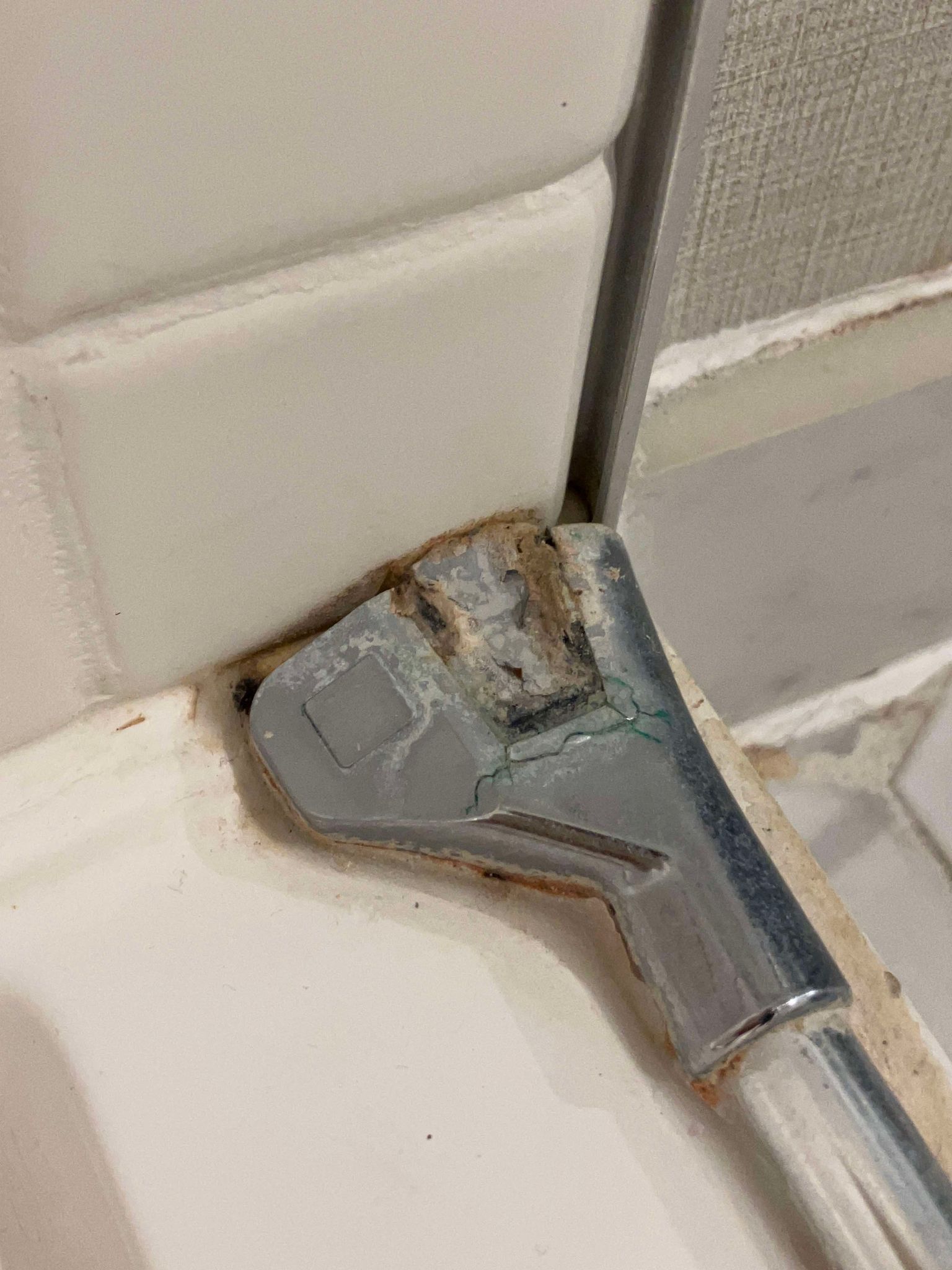 Mold, Grime, And A 400 Price Tag Marriott Manager’s Shocking Response