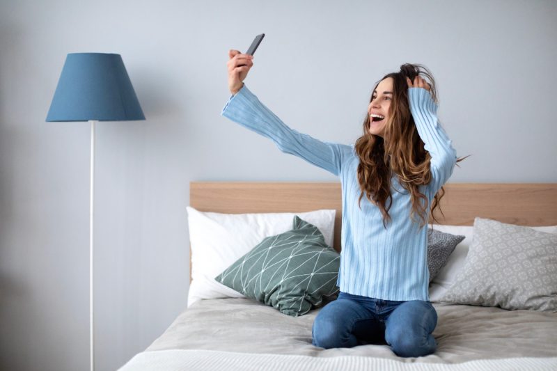 How To Choose The Best Angle For A Selfie LaptrinhX / News