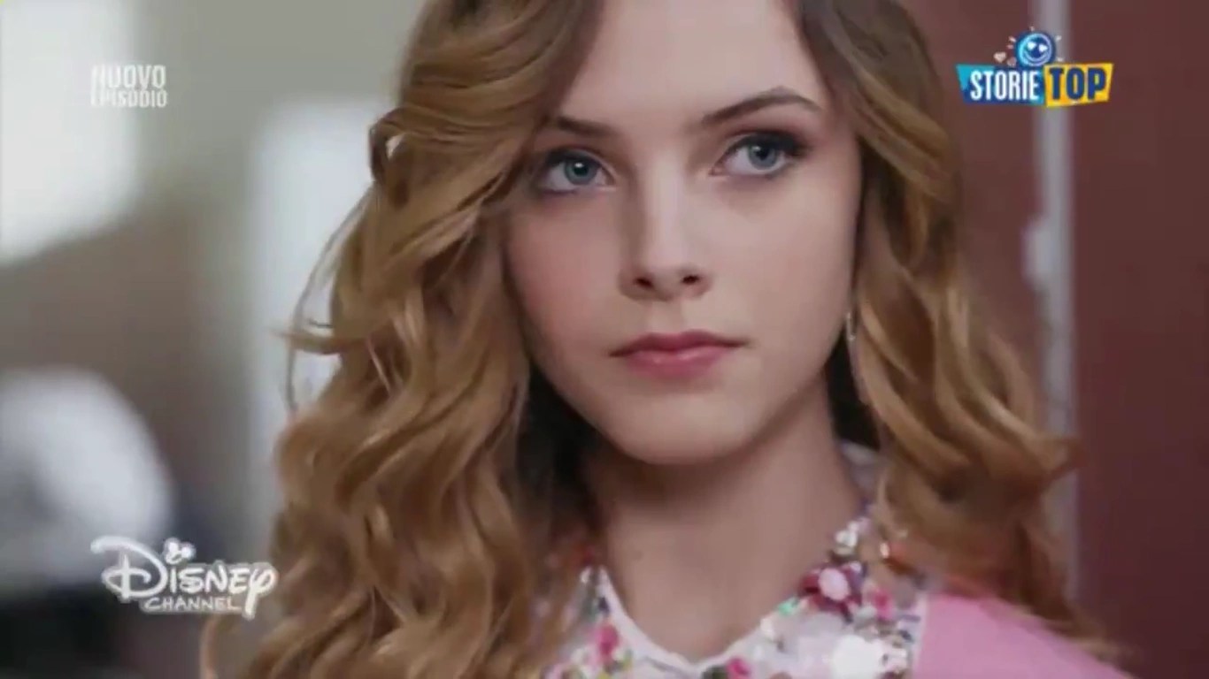 Credono che sia una festa, ma il liceo che frequenteranno loro si rivela severissimo. Image - Giada (7).png | Alex & Co. Wiki | FANDOM powered ...