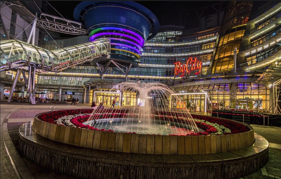 Rose Garden Mall Fairest of the Mall Wiki Fandom