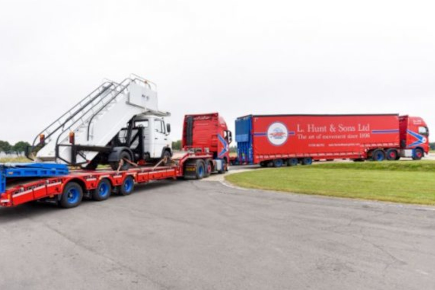 Andover Trailers supplies bespoke trailers to L Hunt & Sons