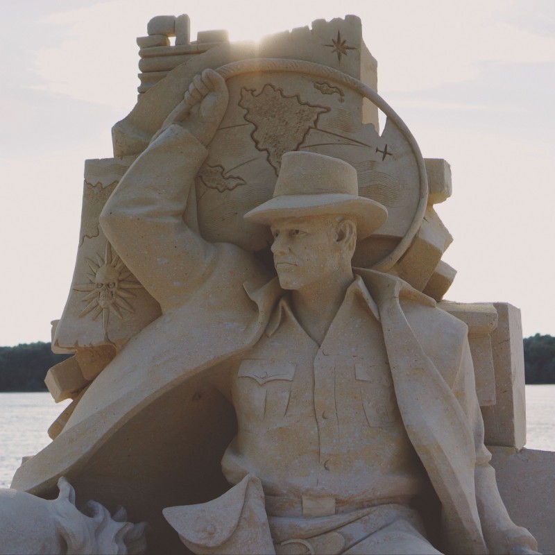Famous movie characters as sand sculptures Viki Secrets
