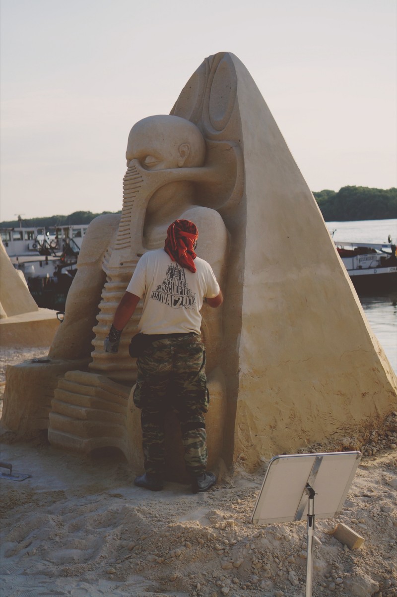 Famous movie characters as sand sculptures Viki Secrets