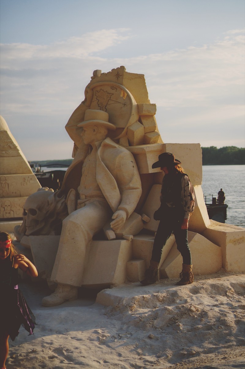 Famous movie characters as sand sculptures Viki Secrets