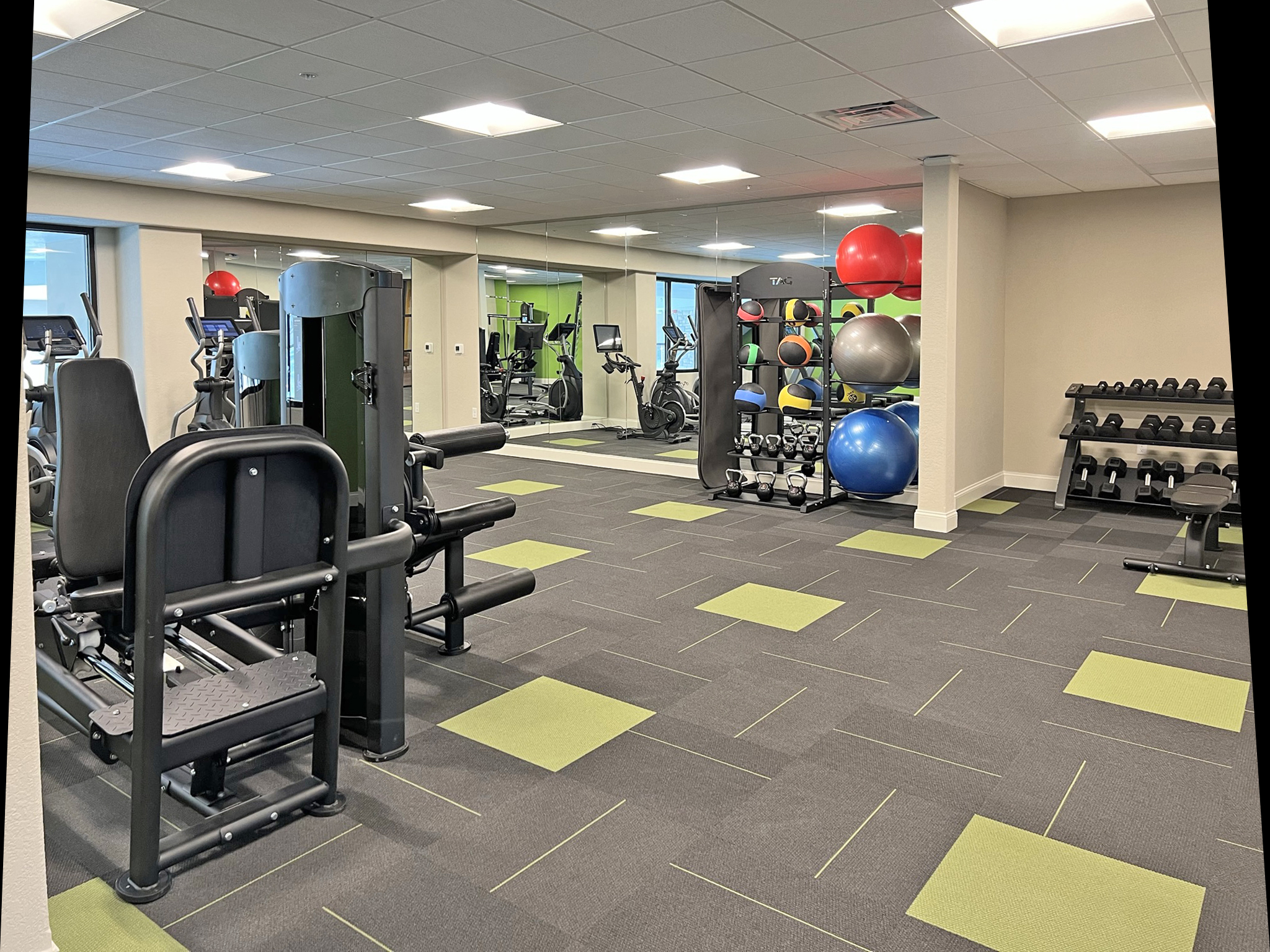 Waukesha Apartment Amenities Village At Fox River