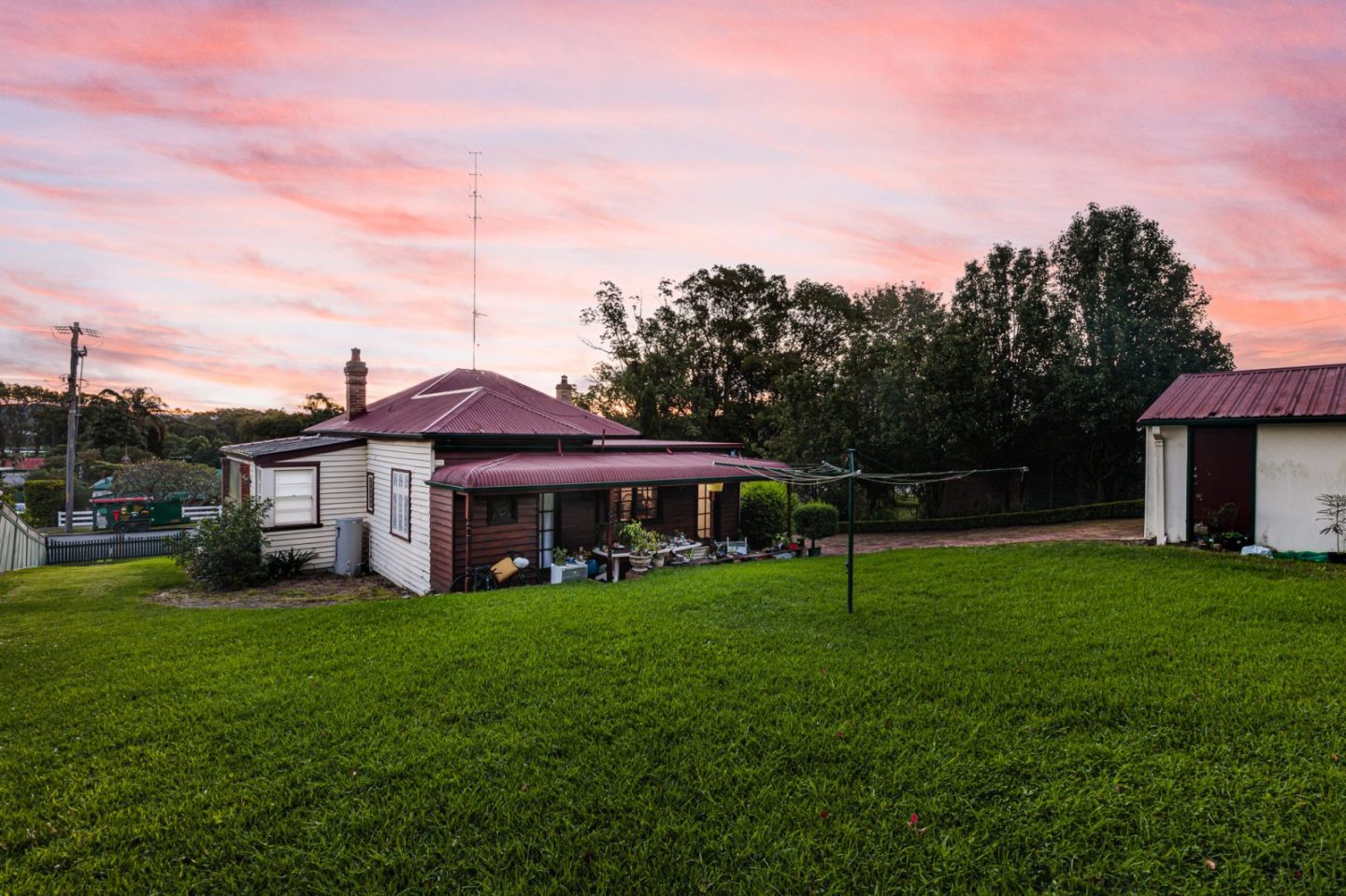100 Main Road, Speers Point Villager Property