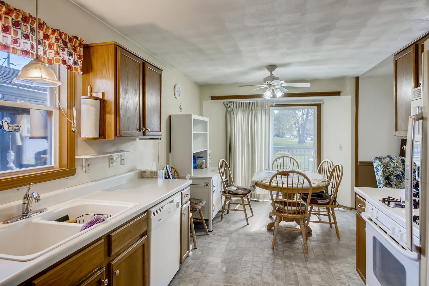 714 Meadow Ridge Ln.